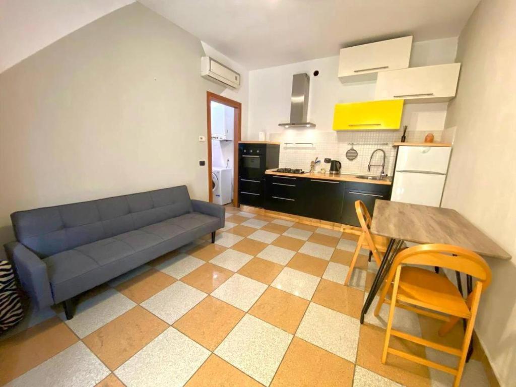 Conte Rosso House, Con Doppia Terrazza In Coorte Tranquilla A Due Passi Da Stazione E Metropolitana Lambrate Daire Milano Dış mekan fotoğraf